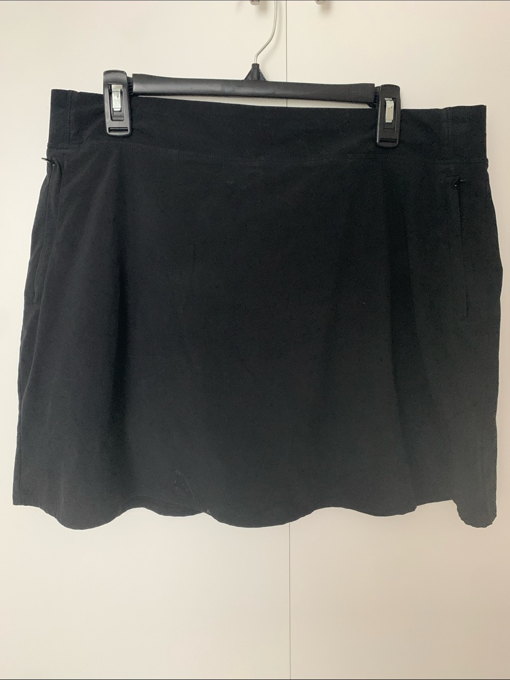 Athleta black skirt bike shorts underneath, side and back zipper pockets, 16